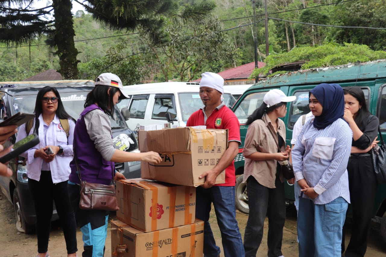 Kabupaten Tapanuli Utara - Bantuan Logistik, obat2an dan kgtn trauma healing sekaligus posko kesehatan IDI