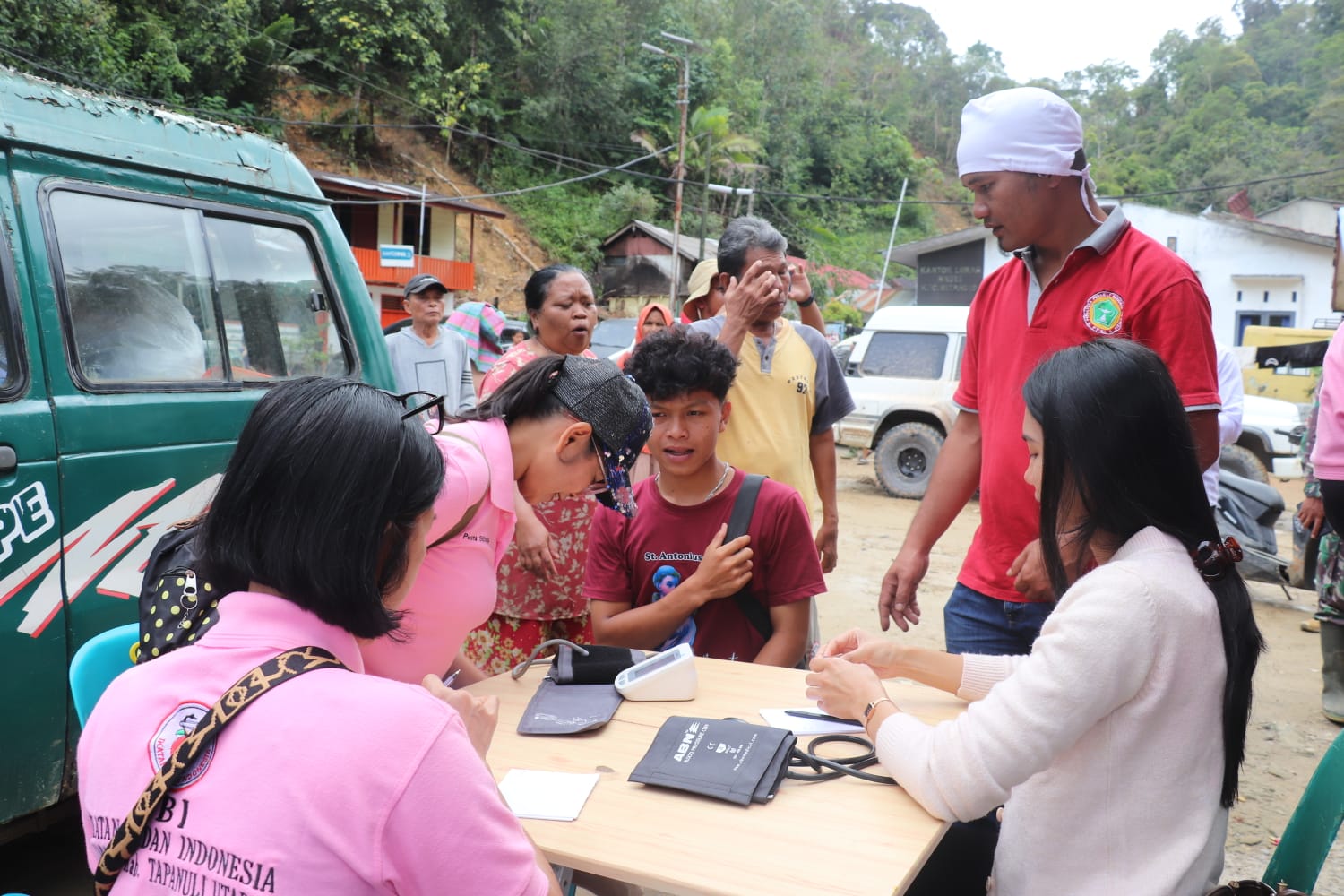 Kabupaten Tapanuli Utara - Bantuan Logistik, obat2an dan kgtn trauma healing sekaligus posko kesehatan IDI