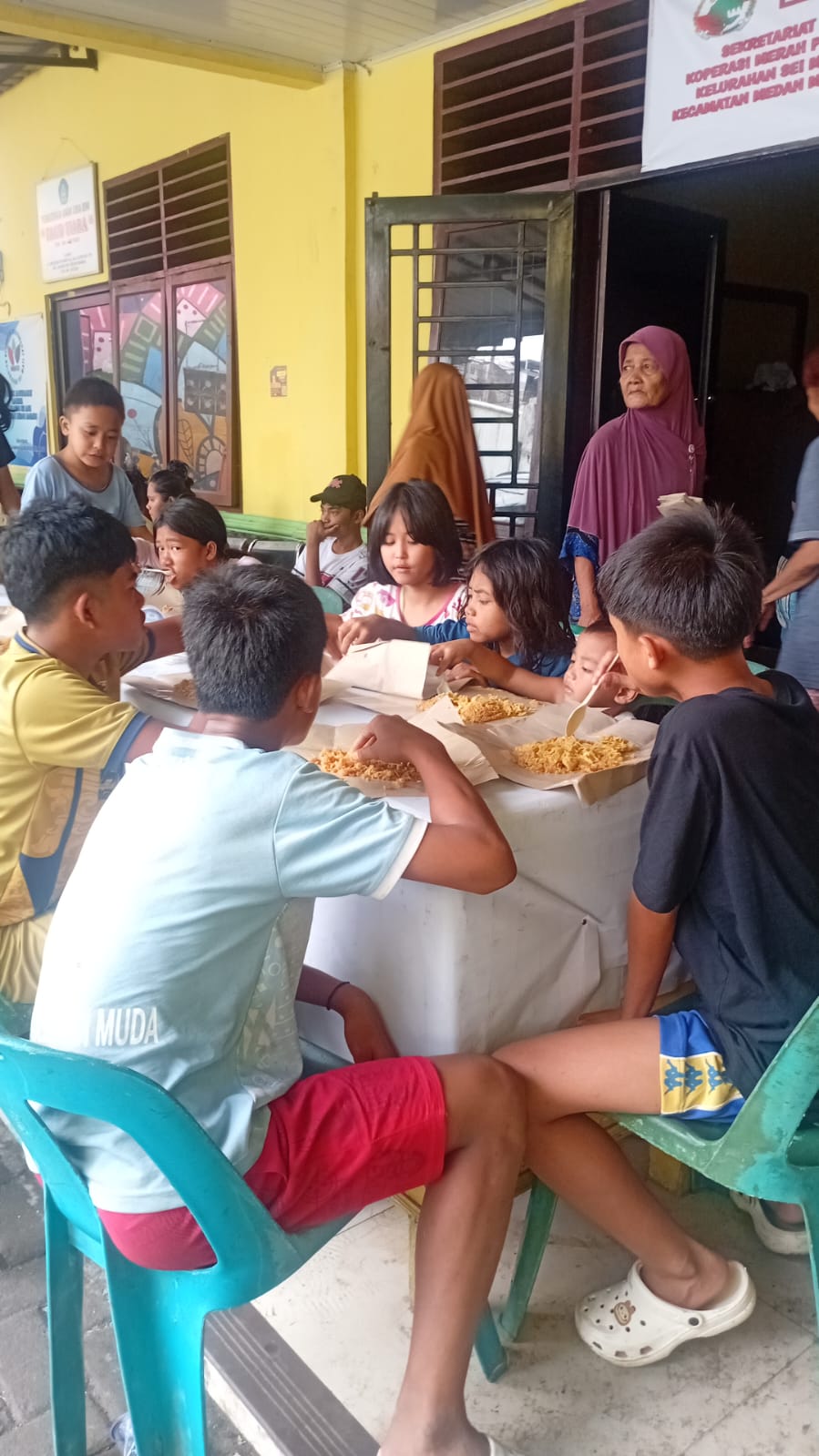 Kota Medan - Pendirian 4 Dapur Umum selama 10 hari, posko kesehatan dan bantuan logistik makanan, genset dan obat2an