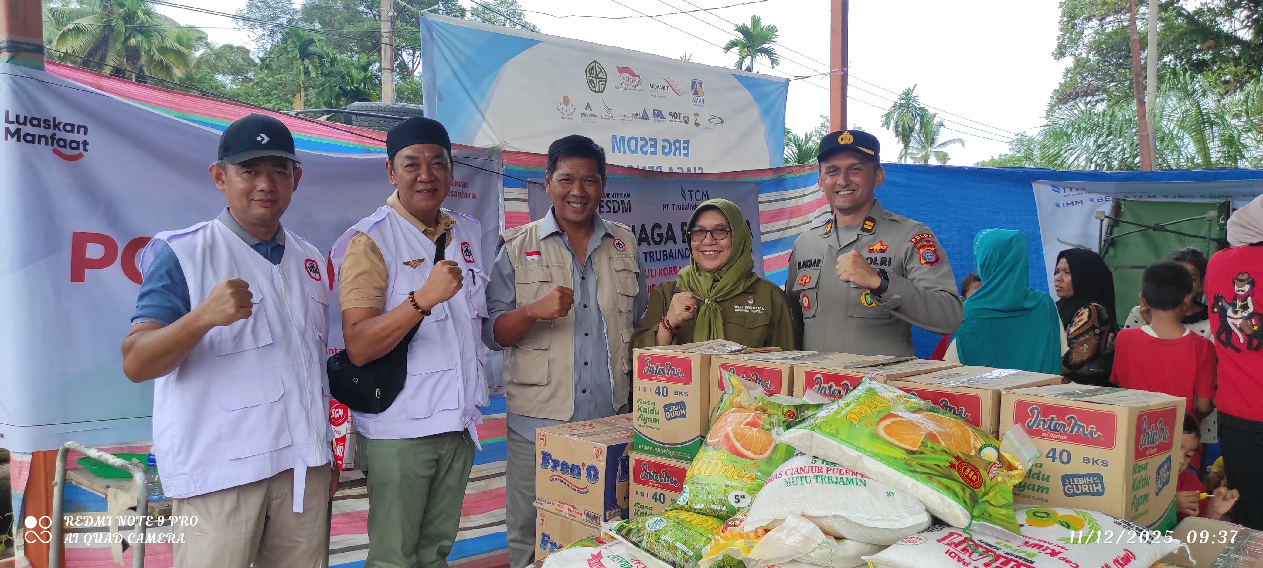 Tapanuli Selatan - Posko kesehatan, pemberian alat tulis untuk anak-anak terdampak bencana, pemberian baju, logistik makanan dan obat-obatan